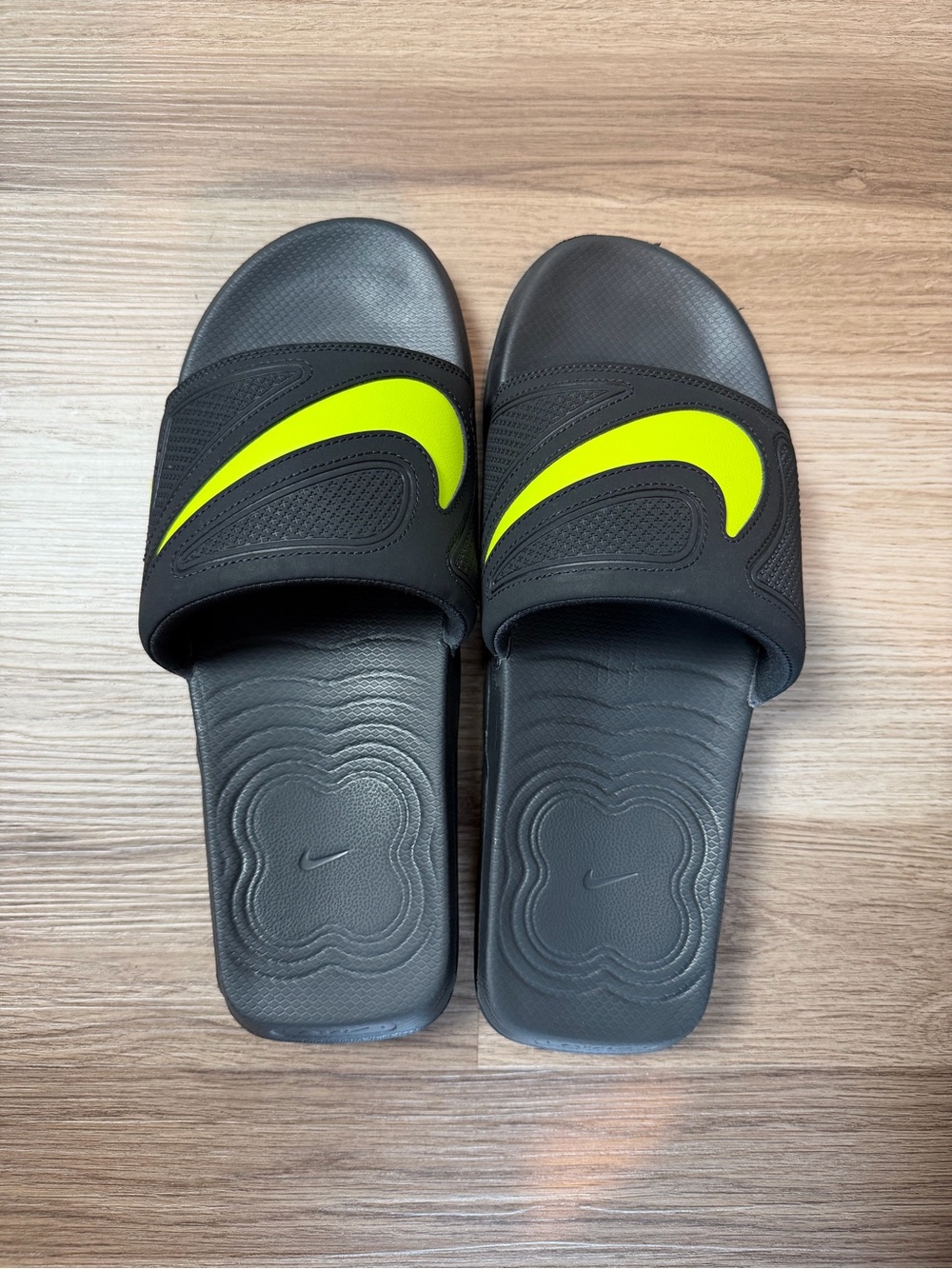 Mens size 11 Nike Air Max Cirro Sport Slides in excellent condition - Picture 2 of 6